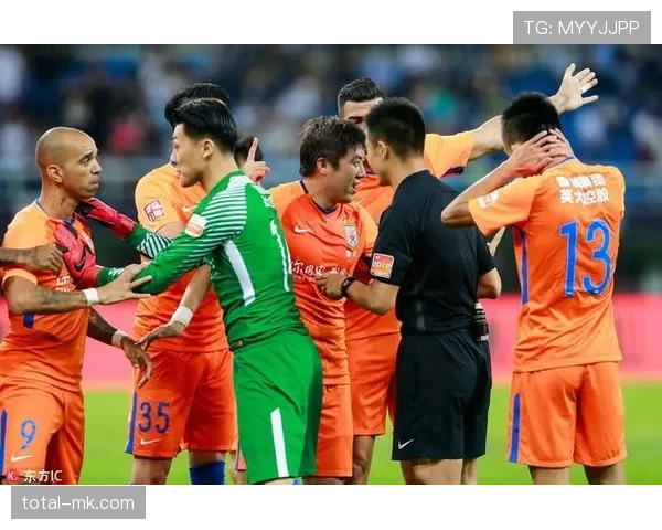 点球双触球到底算不算犯规？规则解读与典型判罚分析